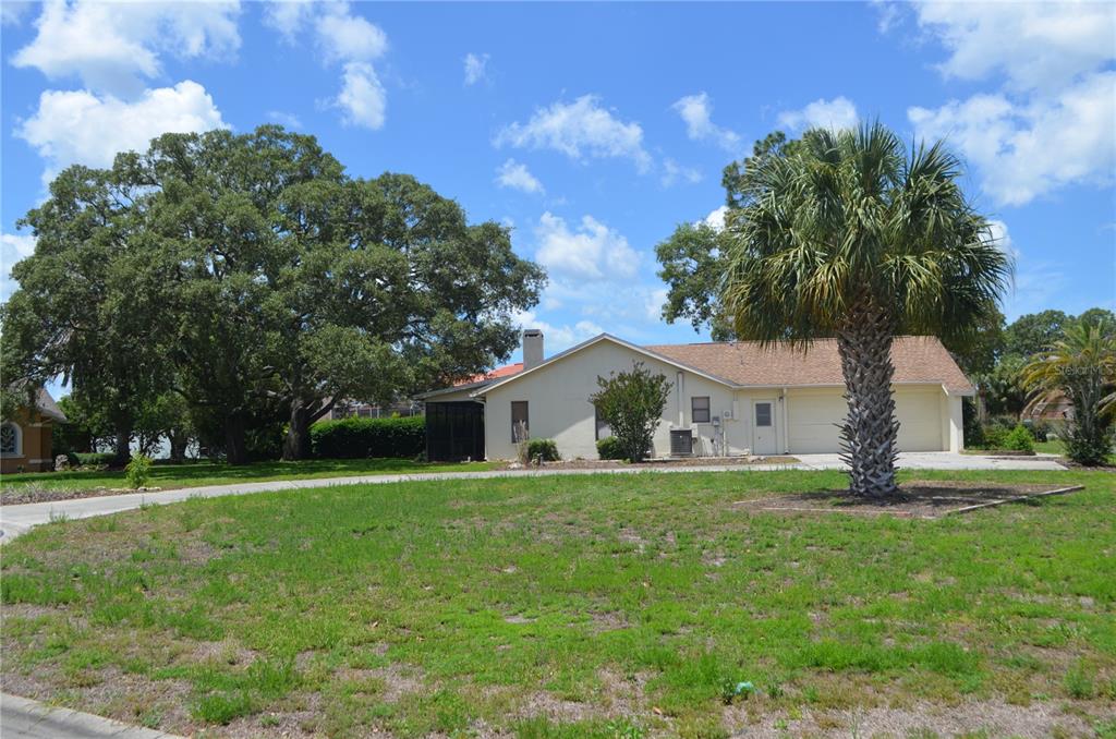 9429 Cobbler Court Weeki Wachee, FL 34613 - Photo 3 of 23