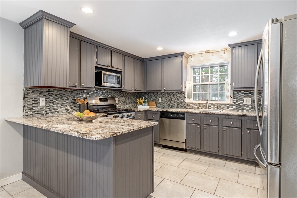 28 Cathy Road Chelmsford, MA 01824 - Photo 2 of 33 Gallery Image 2