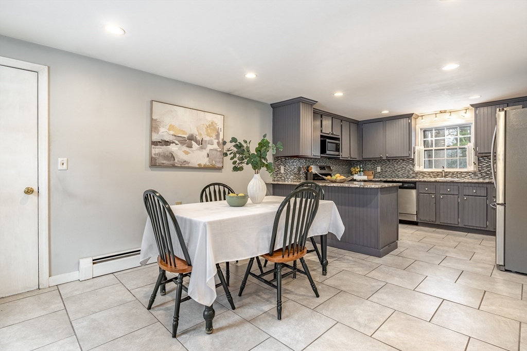 28 Cathy Road Chelmsford, MA 01824 - Photo 6 of 33 Gallery Image 6