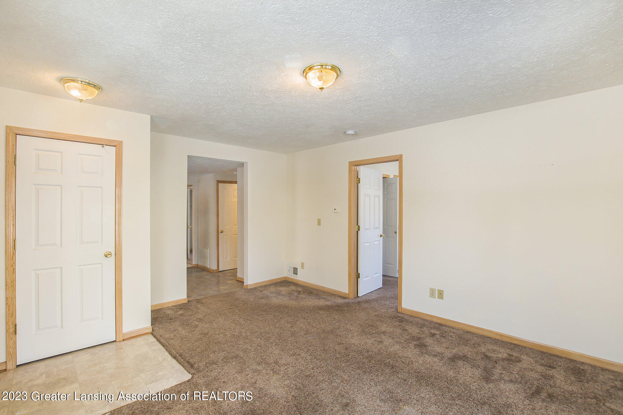 4616 Christiansen Road Lansing, MI 48910 - Photo 3 of 22 03