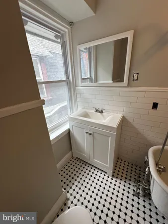 $1,500 | 4710 Warrington Avenue, Unit 3, Philadelphia, PA 19143