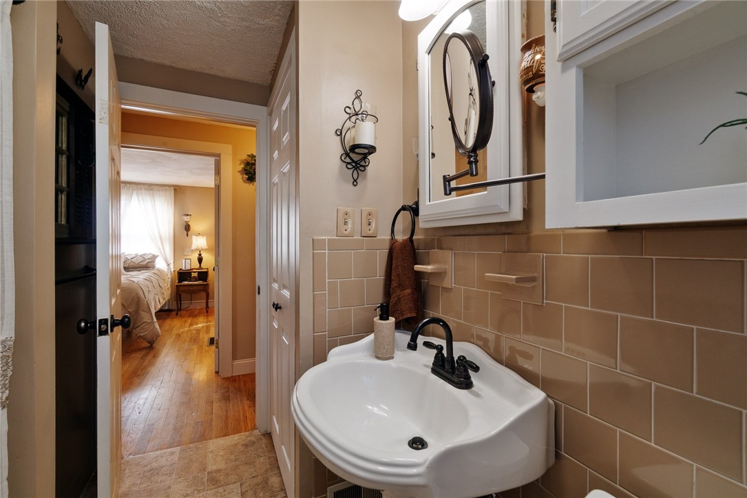 44 Ralston Street Warwick, RI 02888 - Photo 25 of 35
