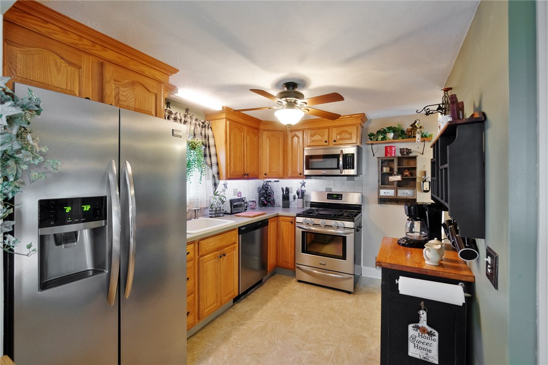 44 Ralston Street Warwick, RI 02888 - Photo 4 of 35