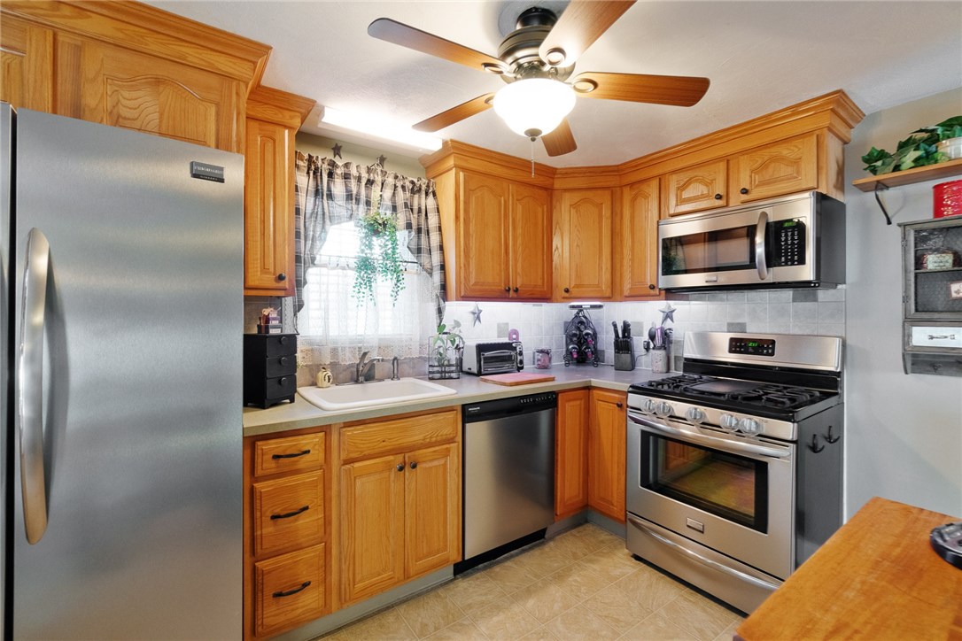 44 Ralston Street Warwick, RI 02888 - Photo 6 of 35