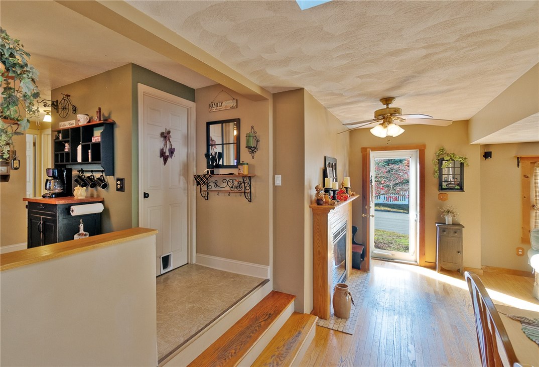44 Ralston Street Warwick, RI 02888 - Photo 9 of 35