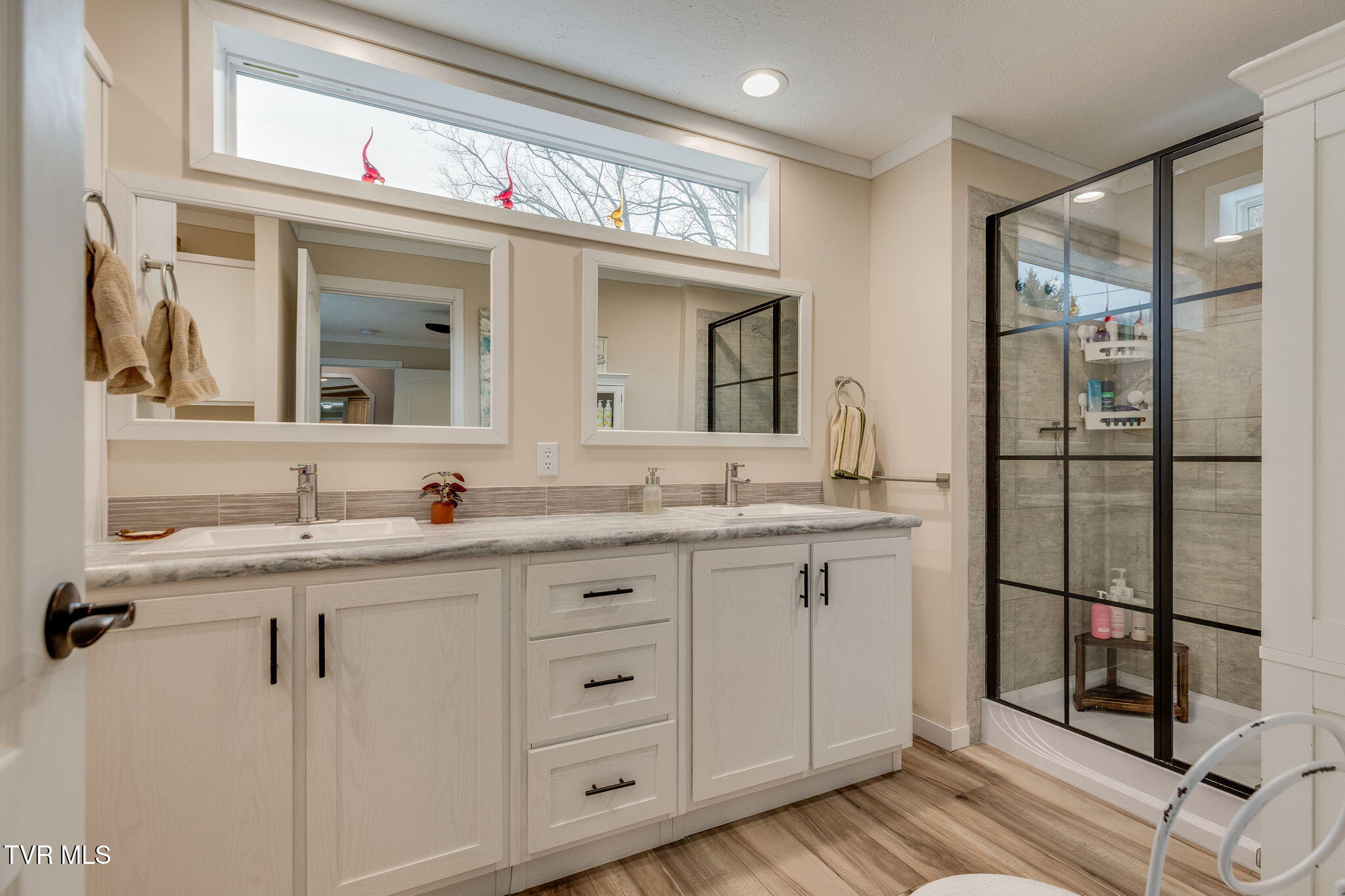 2215 Little Valley Road Kingsport, TN 37660 - Photo 15 of 31 015