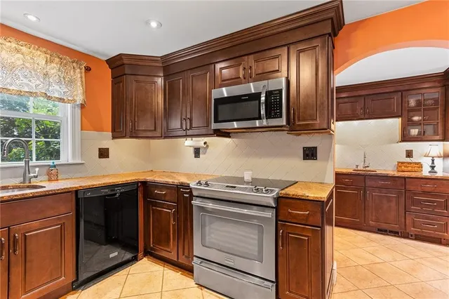 $539,000 | 42 Pelham Parkway, North Providence, RI 02911