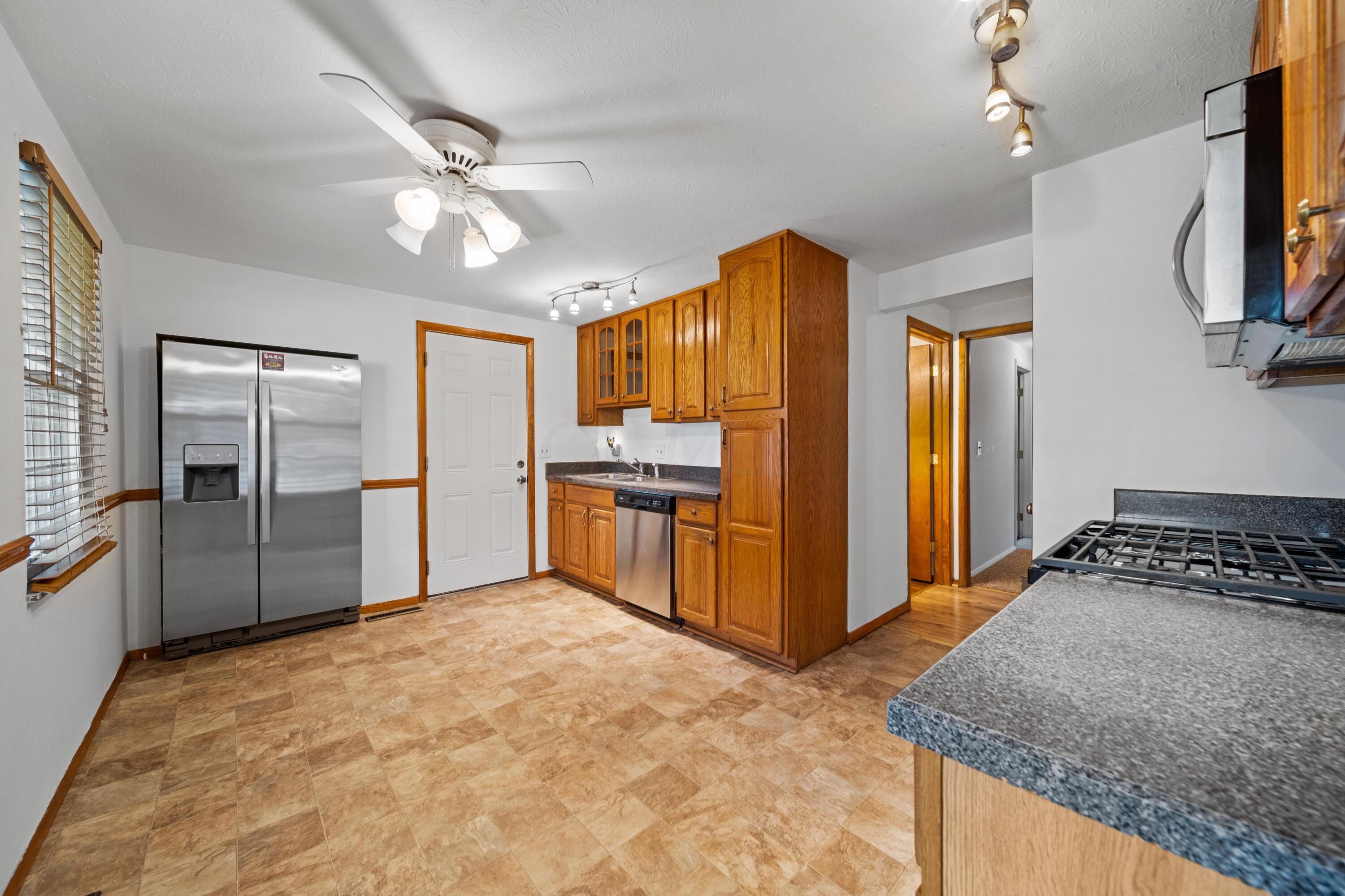 3777 Adell Road Columbus, OH 43228 - Photo 8 of 28 DSC01423