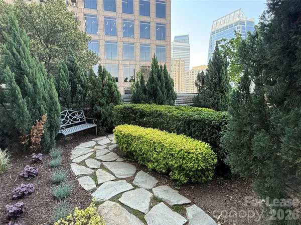 $2,200 | 333 West Trade Street, Charlotte, NC 28202