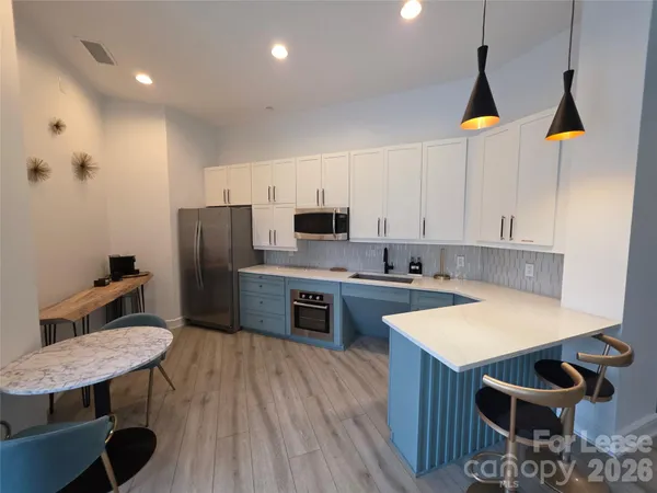 $2,200 | 333 West Trade Street, Charlotte, NC 28202