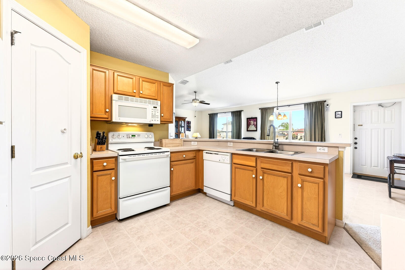 416 Lakeview Road Poinciana, FL 34759 - Photo 14 of 41 DSC_1003