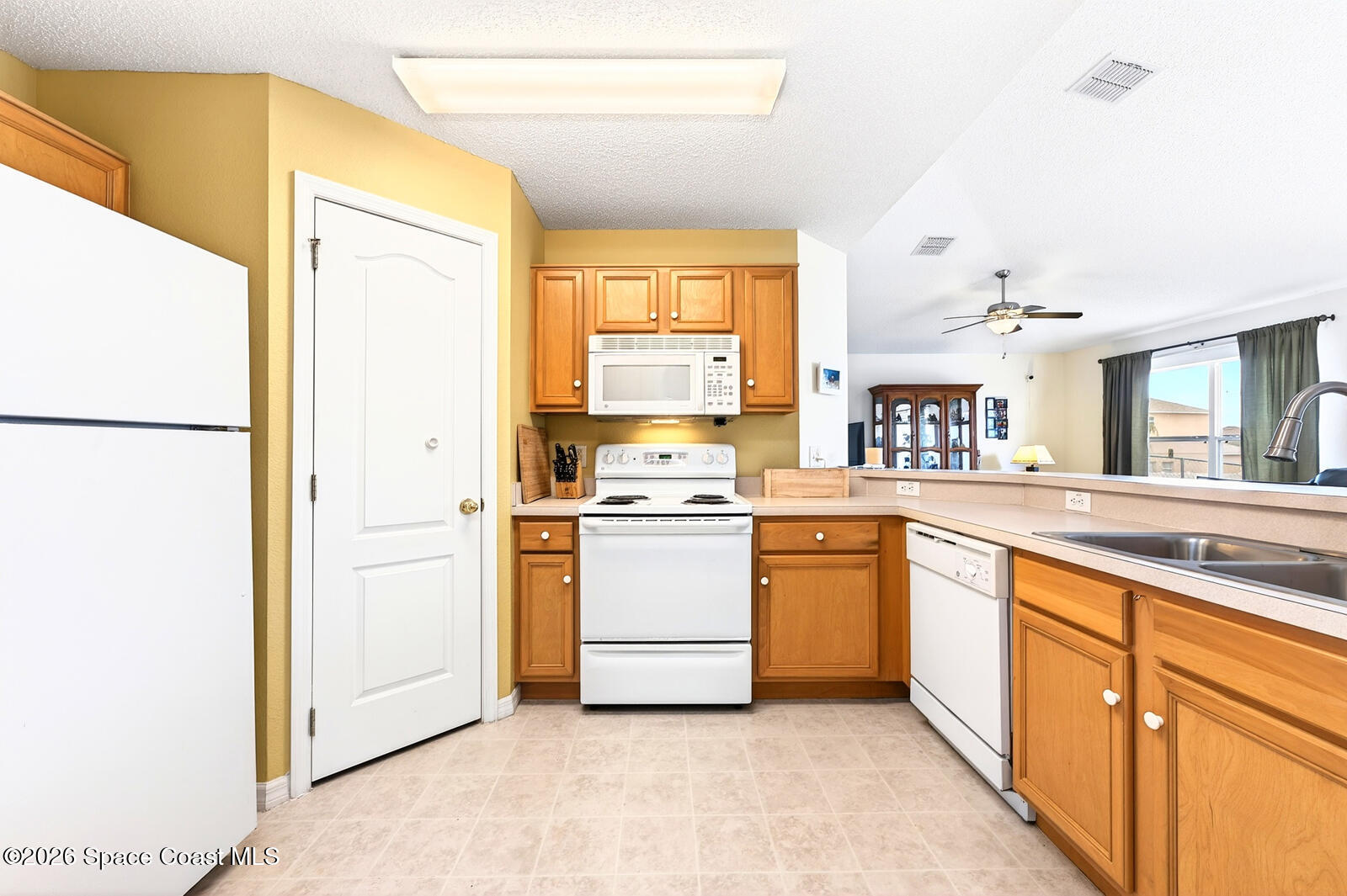 416 Lakeview Road Poinciana, FL 34759 - Photo 16 of 41 DSC_0992