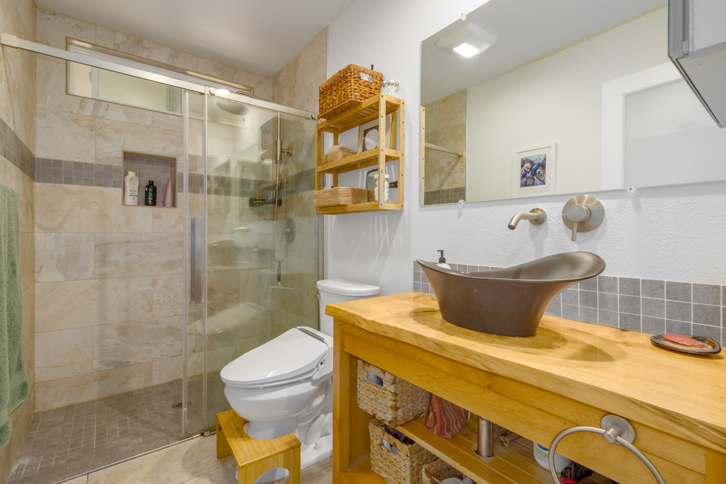 43-2114 Pohakea Mauka Road Paauilo, HI 96776 - Photo 11 of 30 a bathroom with a sink a toilet and shower