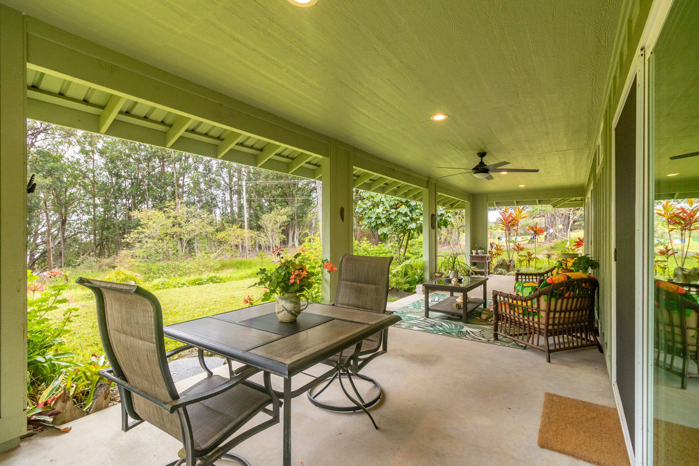 43-2114 Pohakea Mauka Road Paauilo, HI 96776 - Photo 14 of 30 a view of a patio with table and chairs