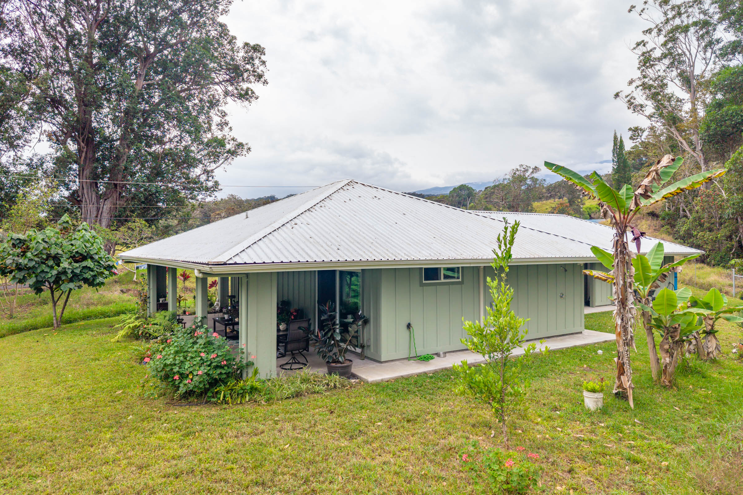 43-2114 Pohakea Mauka Road Paauilo, HI 96776 - Photo 17 of 30 a front view of a house with garden