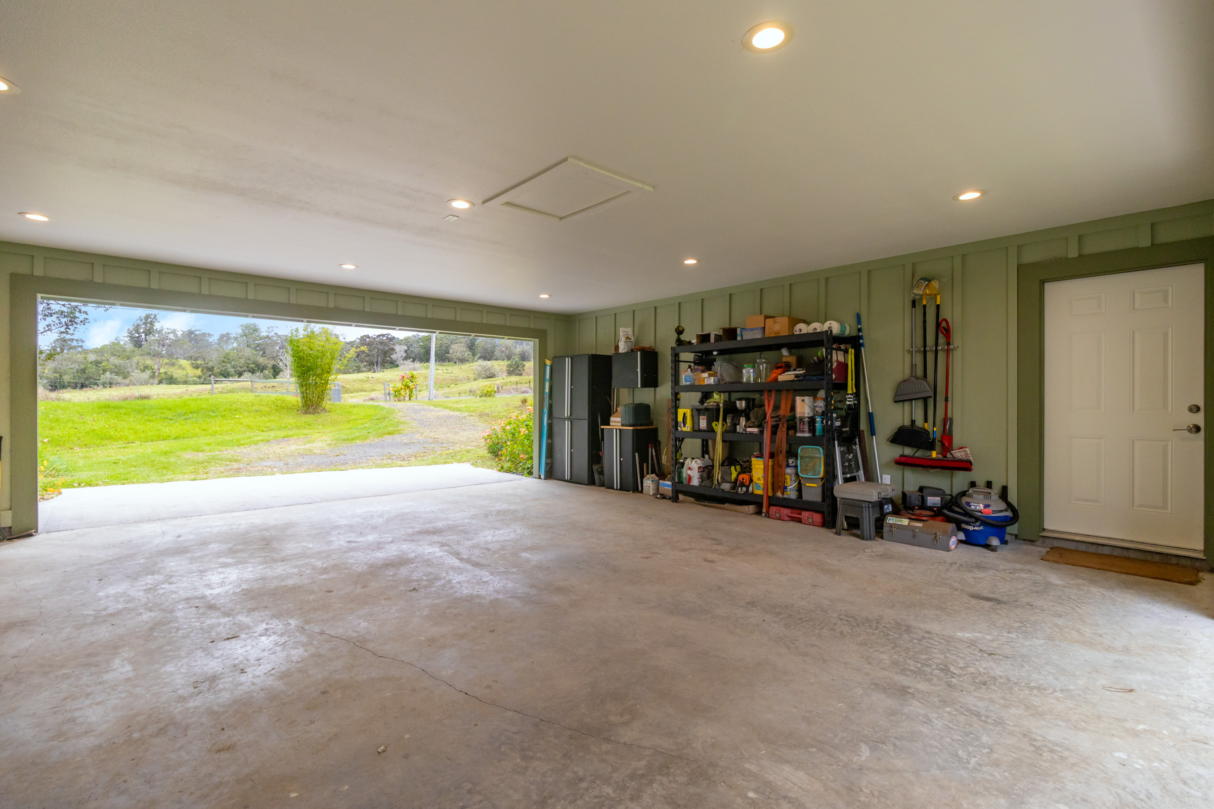 43-2114 Pohakea Mauka Road Paauilo, HI 96776 - Photo 20 of 30 a view of a room with gym equipment