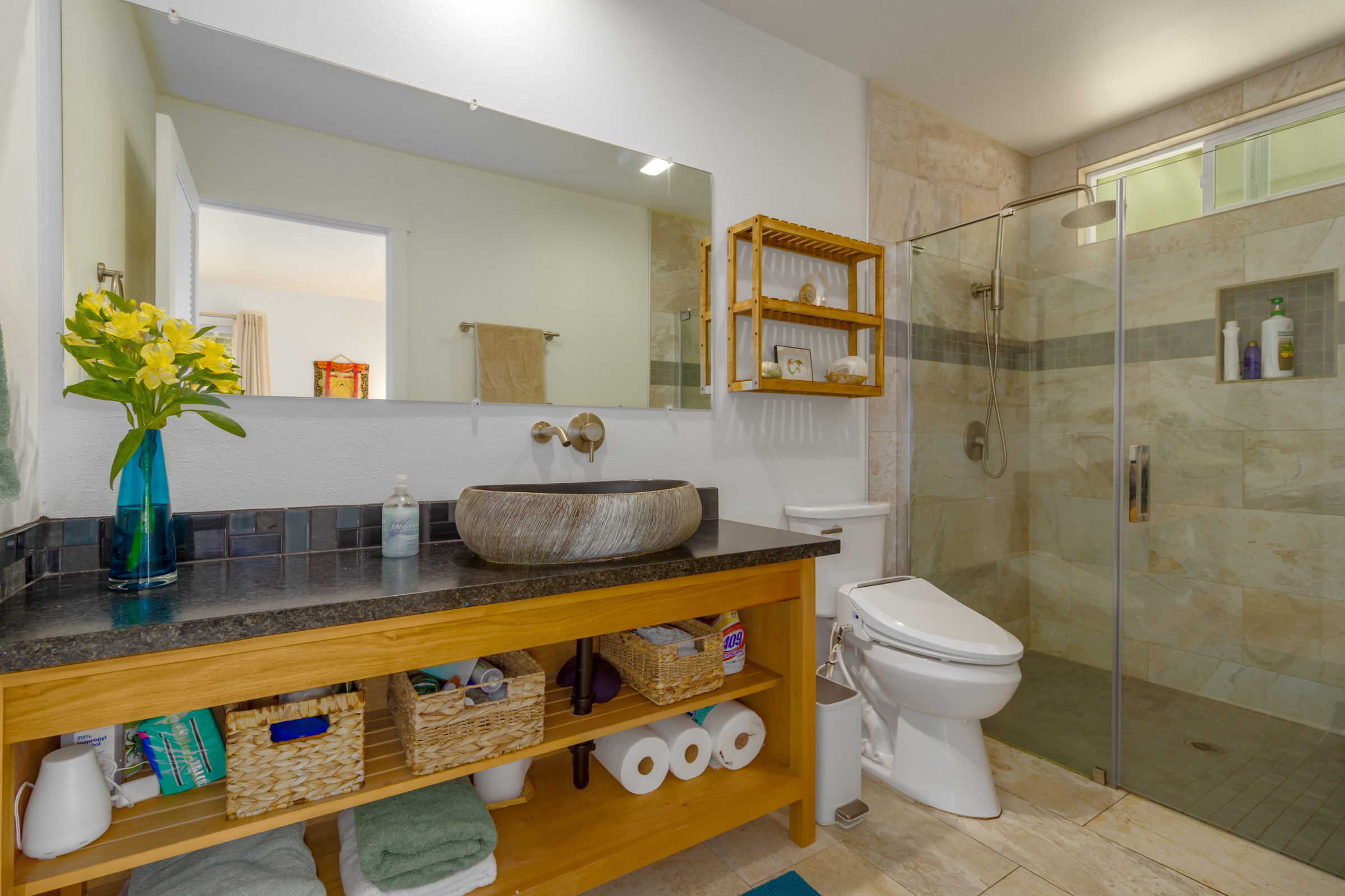 43-2114 Pohakea Mauka Road Paauilo, HI 96776 - Photo 22 of 30 a bathroom with a toilet sink and shower