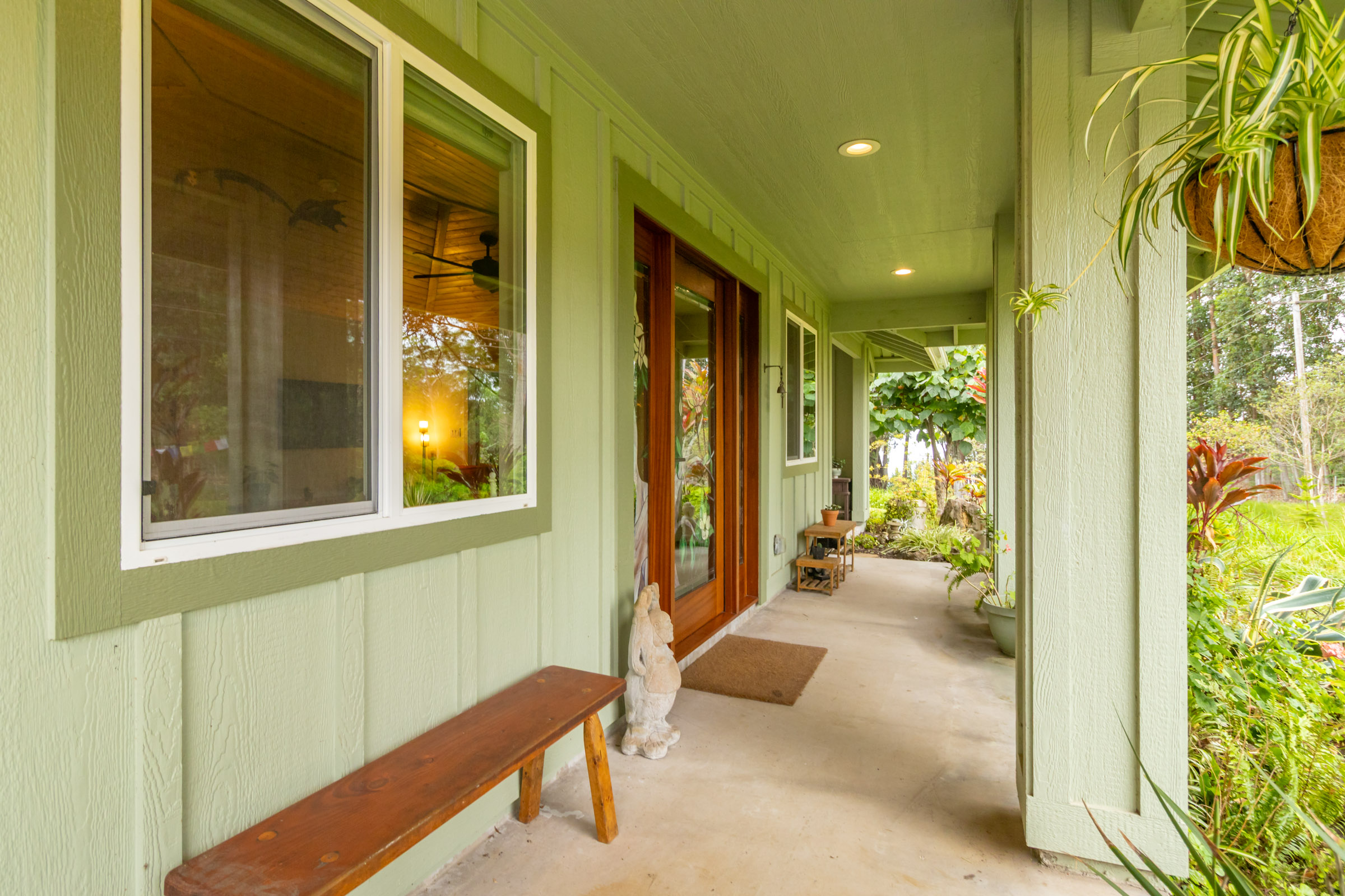 43-2114 Pohakea Mauka Road Paauilo, HI 96776 - Photo 3 of 30 a lobby with furniture and floor to ceiling window