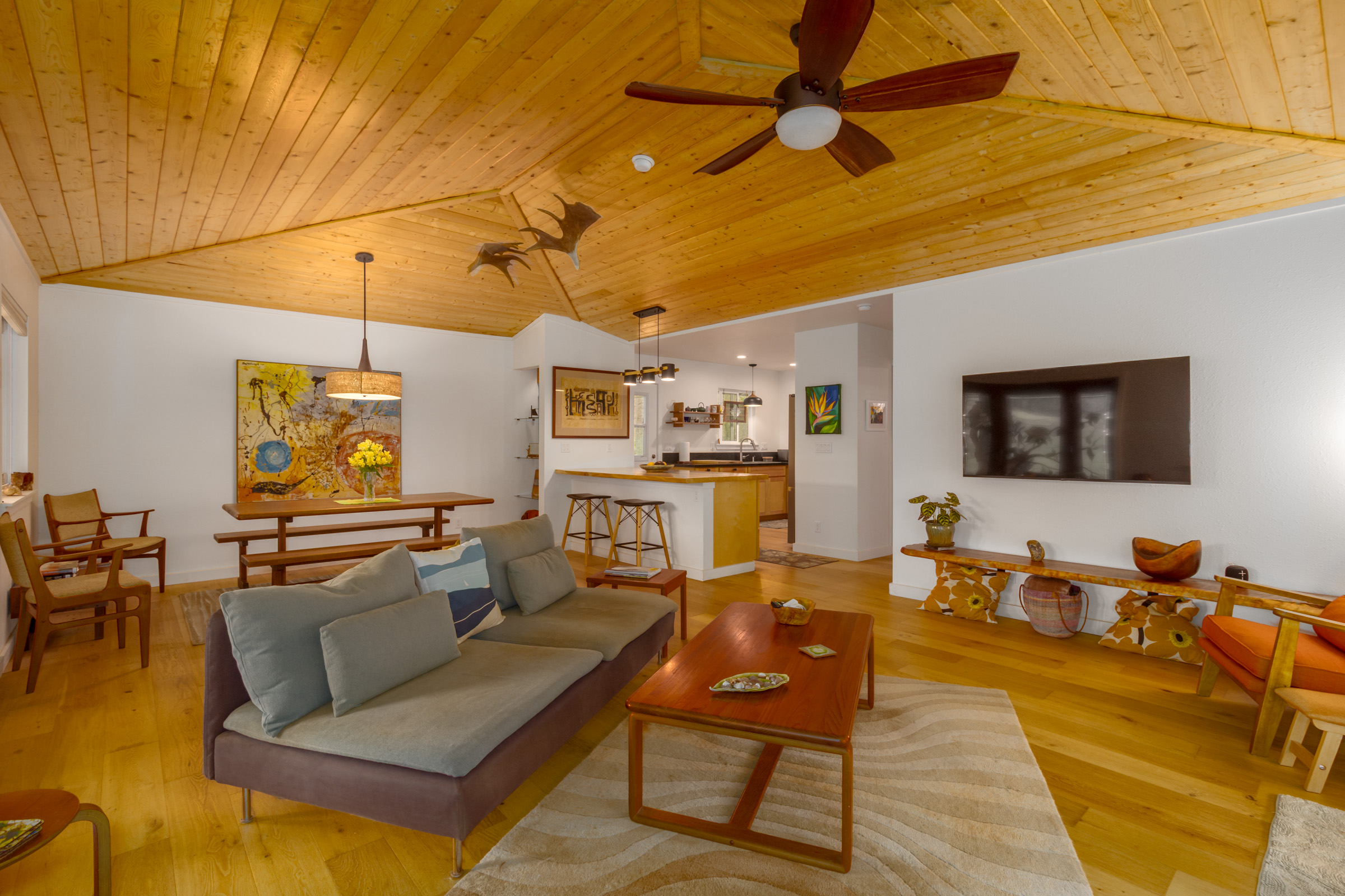 43-2114 Pohakea Mauka Road Paauilo, HI 96776 - Photo 6 of 30 a living room with furniture and a flat screen tv