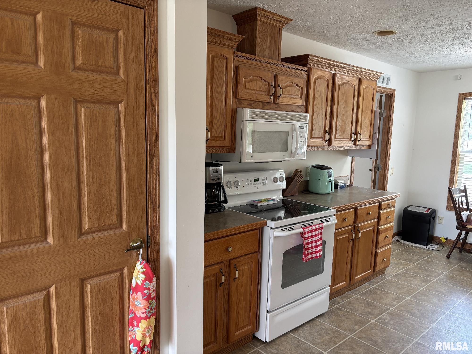 2800 Vía Rosso, Unit 135 Springfield, IL 62703 - Photo 6 of 28