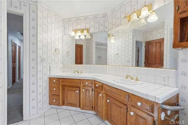 $640,000 | 412 North Kanai Avenue, Porterville, CA 93257