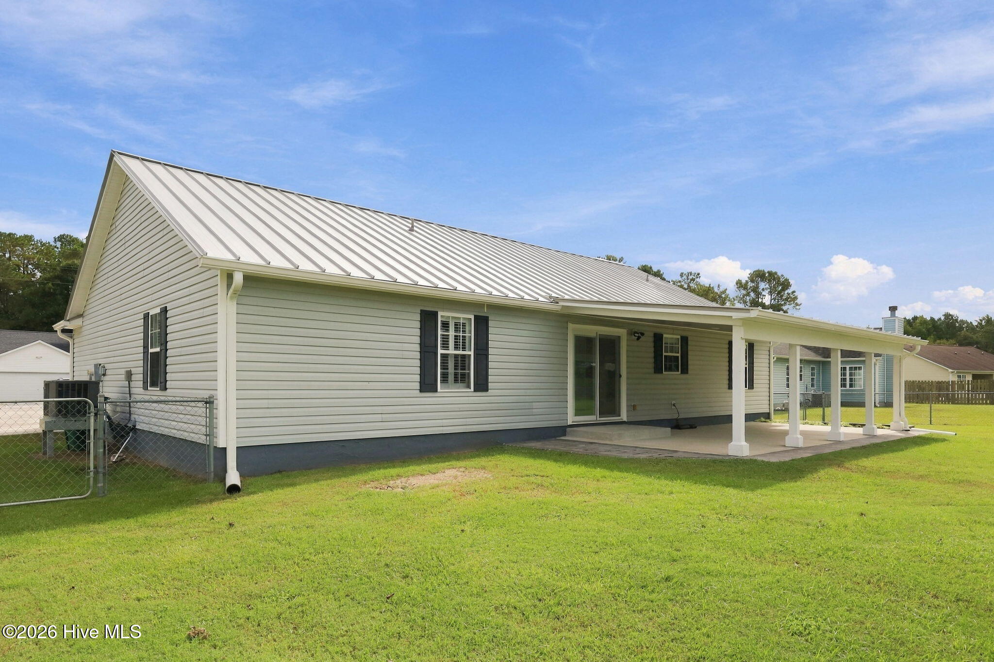 107 Fodder Drive Hubert, NC 28539 - Photo 7 of 61 07_Rear_Side