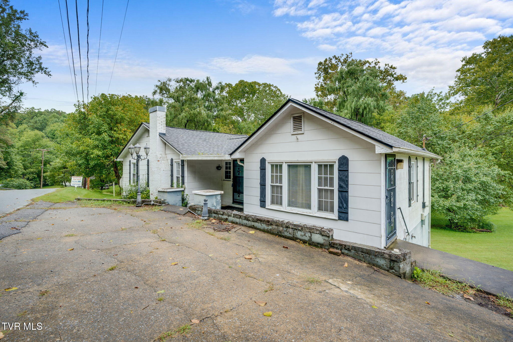 256 Shipp Springs Road Kingsport, TN 37660 - Photo 3 of 28 003