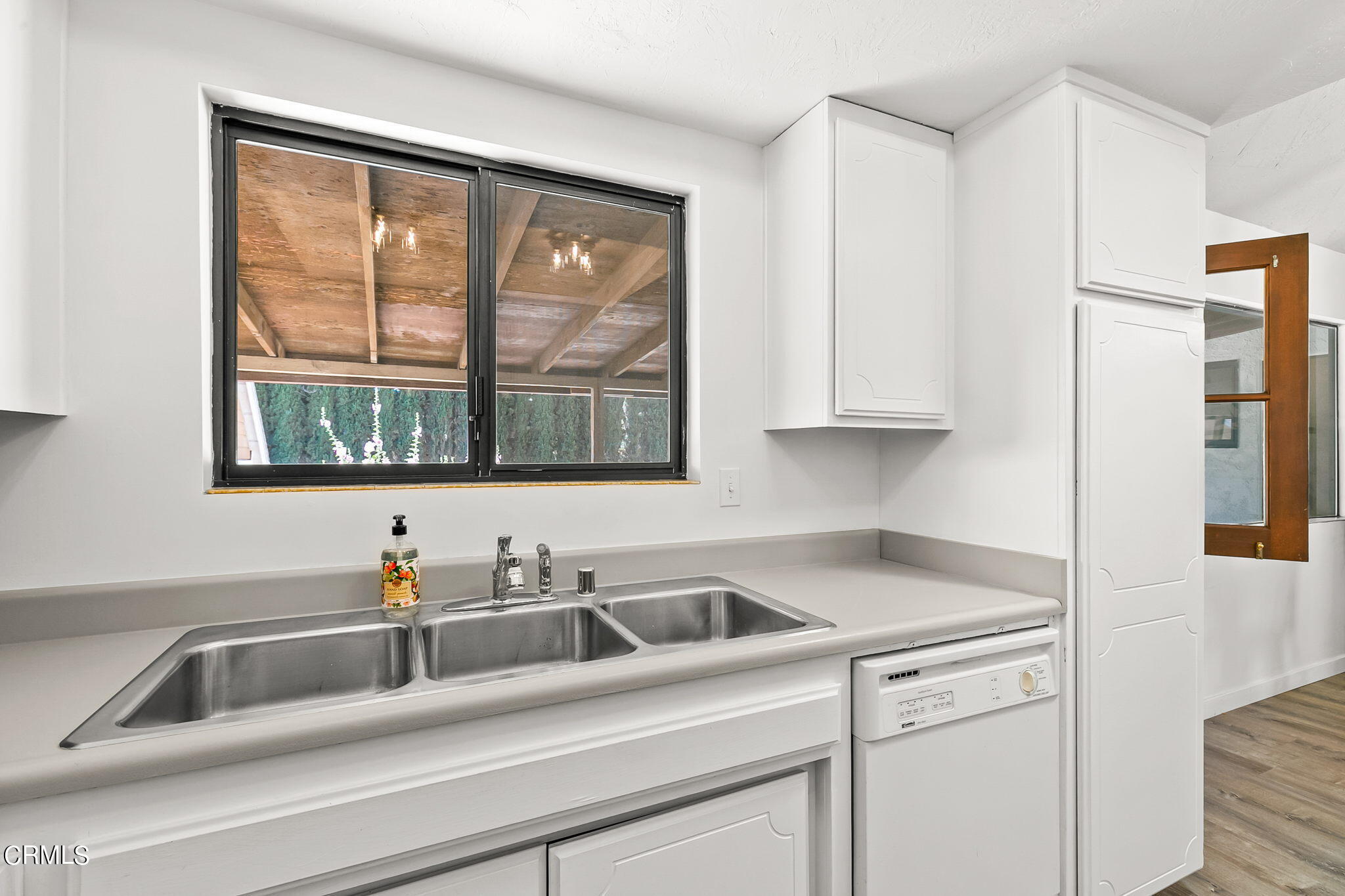 959 Tico Road Ojai, CA 93023 - Photo 15 of 33 Kitchen