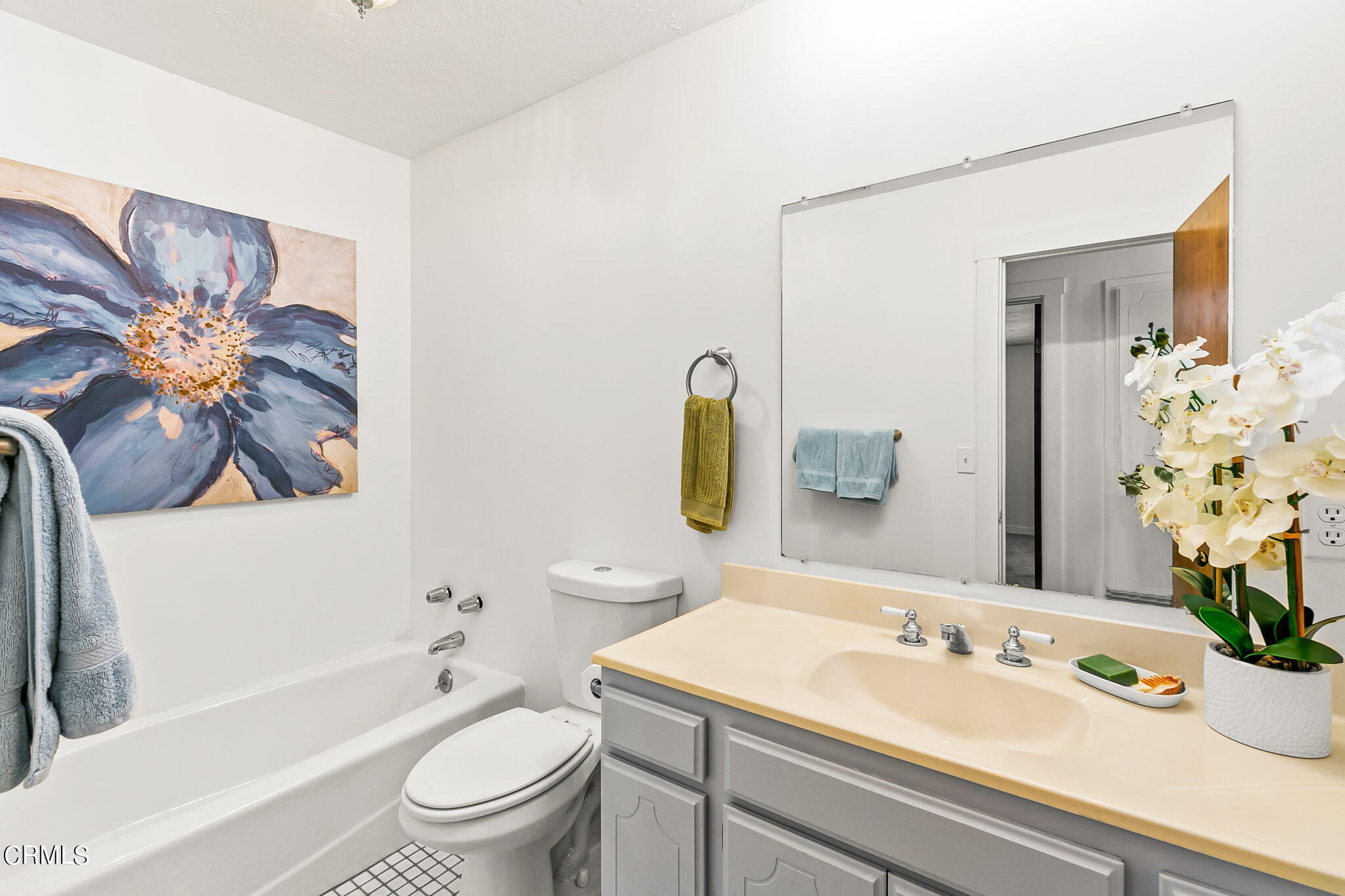 959 Tico Road Ojai, CA 93023 - Photo 17 of 33 Hall Bath