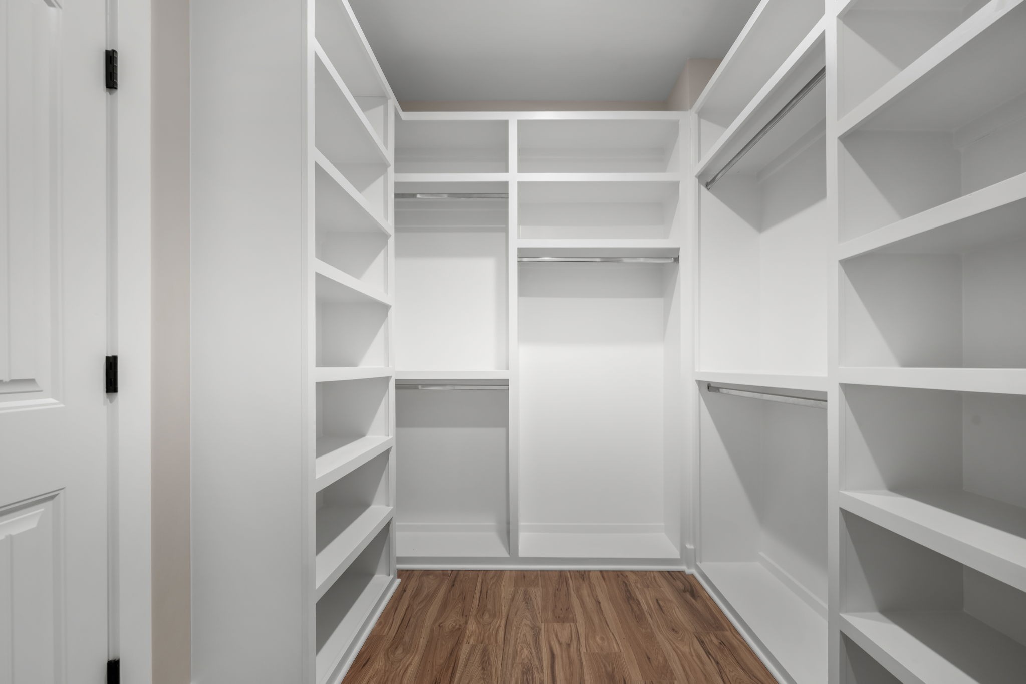 454 East State Street Murfreesboro, TN 37130 - Photo 25 of 41 a view of walk in closet with empty racks