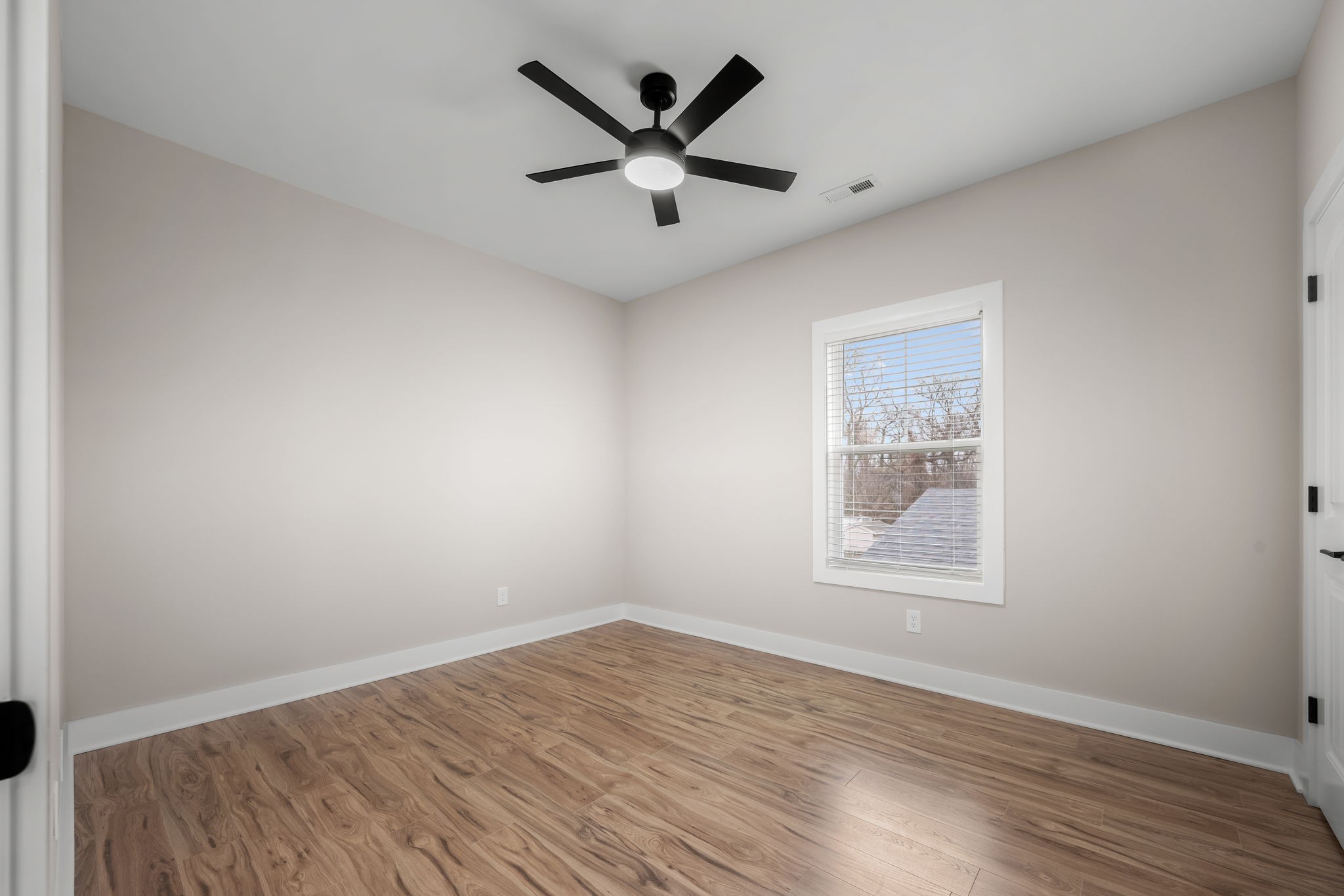 454 East State Street Murfreesboro, TN 37130 - Photo 26 of 41 an empty room with wooden floor and ceiling fan