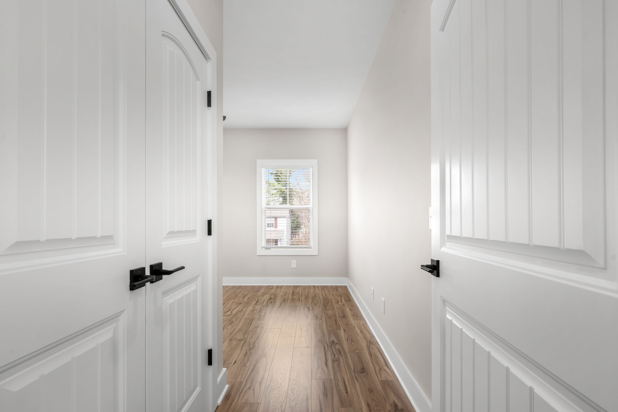 454 East State Street Murfreesboro, TN 37130 - Photo 30 of 41 a view of a hallway