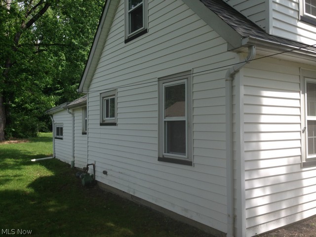 487 Fairgrounds Road Painesville, OH 44077 - Photo 2 of 12 side