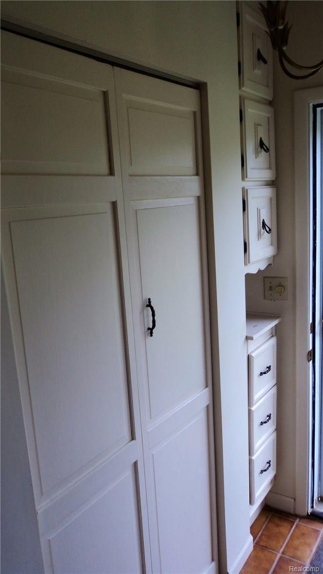 12337 Dunham Road Hartland, MI 48353 - Photo 4 of 17 image.jpg