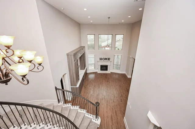 a view of livingroom with furniture