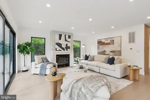 $1,998,000 | 3 Alden Lane, Chevy Chase, MD 20815