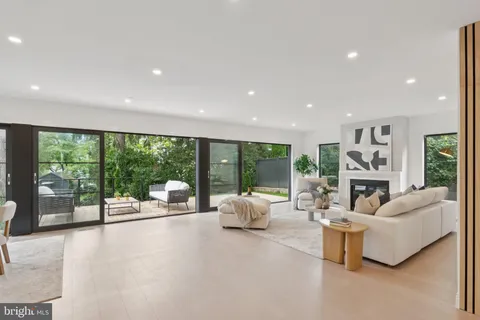 $1,998,000 | 3 Alden Lane, Chevy Chase, MD 20815
