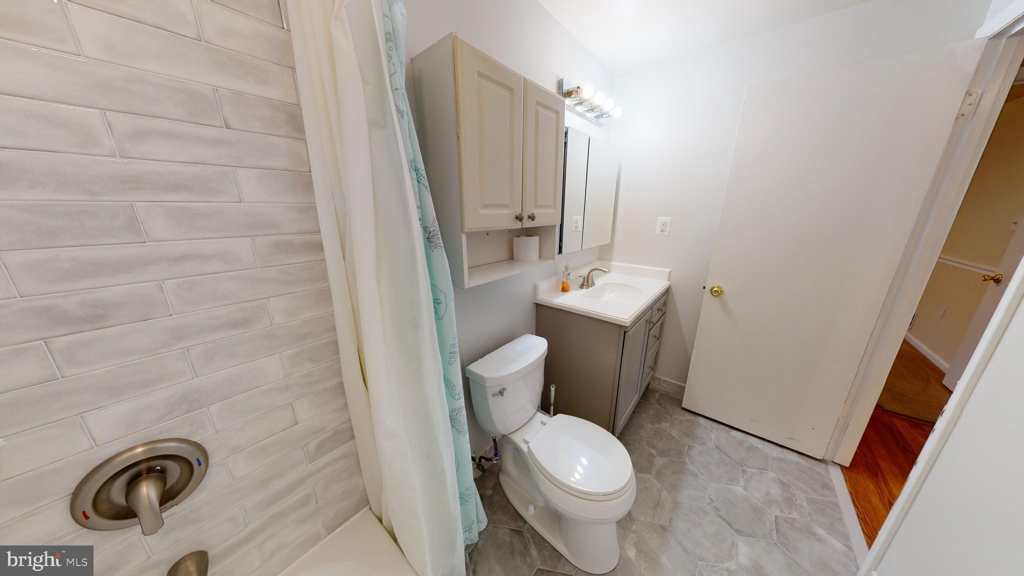 6103 Ronna Circle Waldorf, MD 20601 - Photo 25 of 37 Hall bath