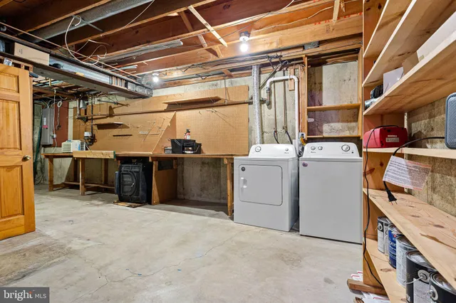 a view of a storage & utility room with washer and dryer