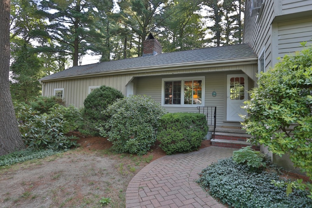 43 Huckleberry Road West Lynnfield, MA 01940 - Photo 5 of 25 Gallery Image 5