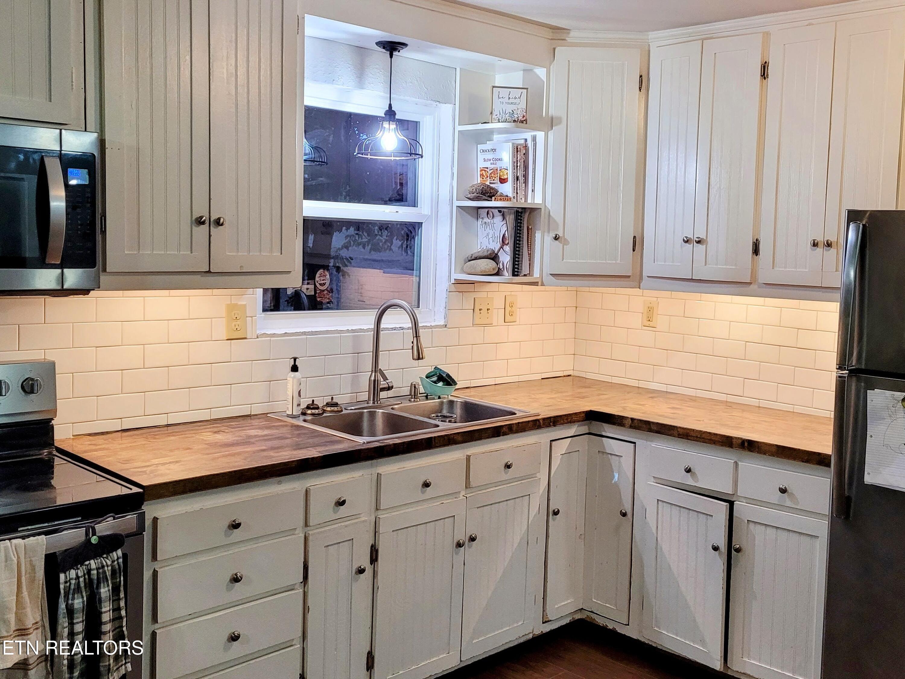 645 Lynn Rothwell Road Pikeville, TN 37367 - Photo 4 of 25 20240717_205213-EDIT (1)