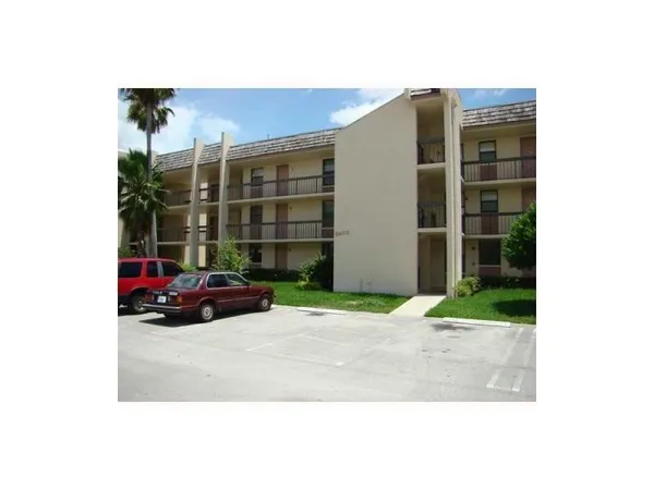$1,900 | 8433 Forest Hills Drive, Unit 107, Coral Springs, FL 33065