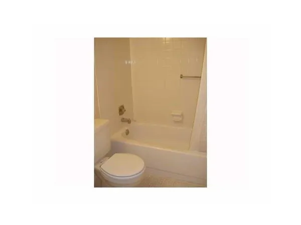 $1,900 | 8433 Forest Hills Drive, Unit 107, Coral Springs, FL 33065