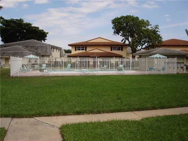 $1,900 | 8433 Forest Hills Drive, Unit 107, Coral Springs, FL 33065