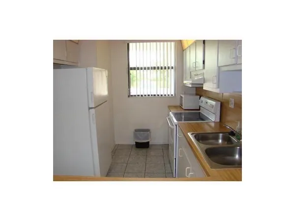 $1,900 | 8433 Forest Hills Drive, Unit 107, Coral Springs, FL 33065