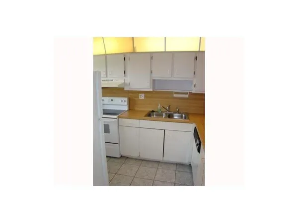 $1,900 | 8433 Forest Hills Drive, Unit 107, Coral Springs, FL 33065