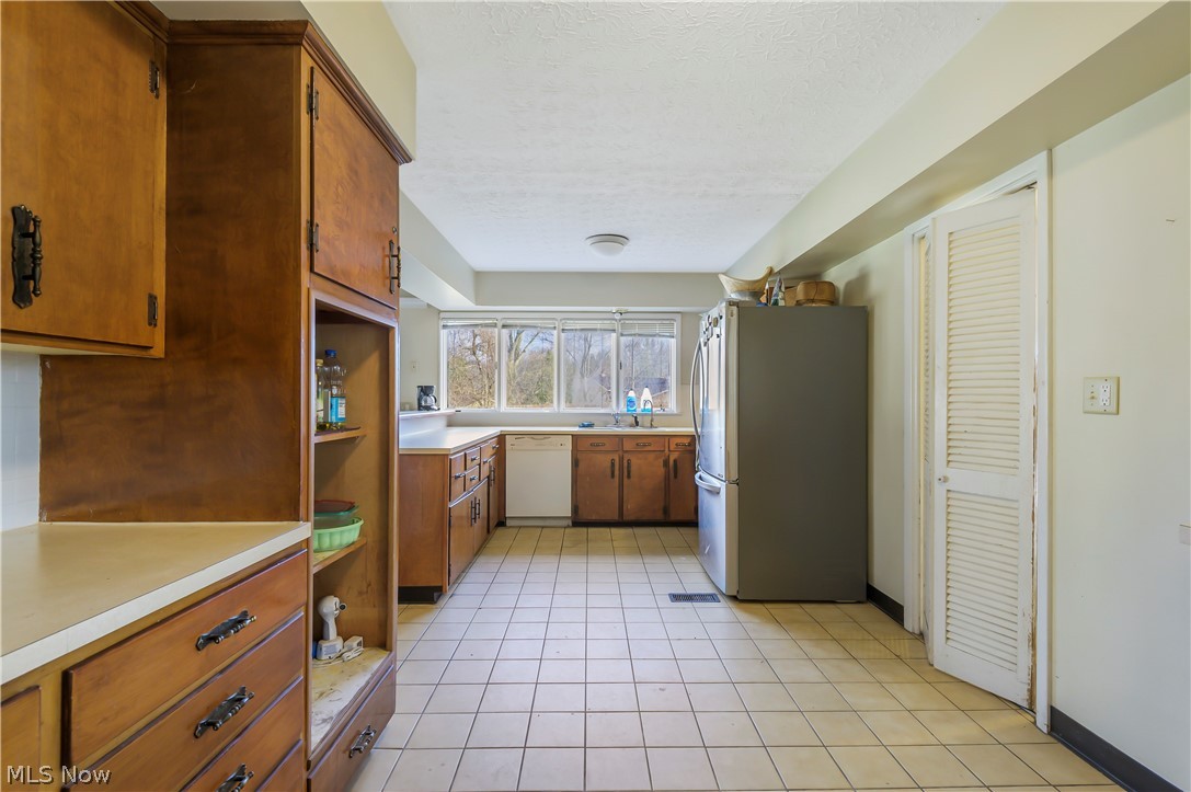 6059 North Oval Road Clinton, OH 44216 - Photo 11 of 28 Additional storage and counter space.