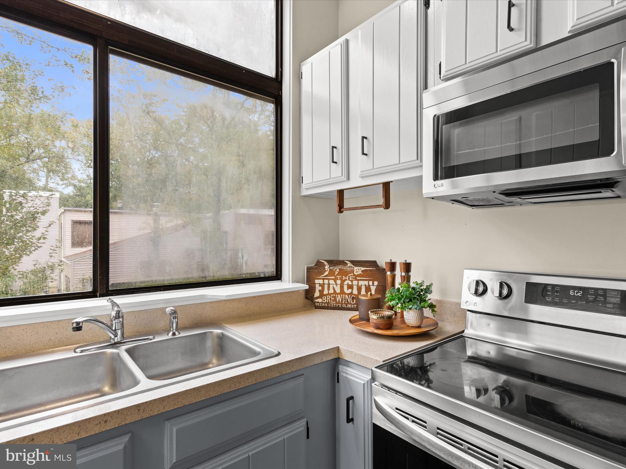 438 Ocean Parkway, Unit 4 Berlin, MD 21811 - Photo 15 of 81 Stainless Steel Appliances