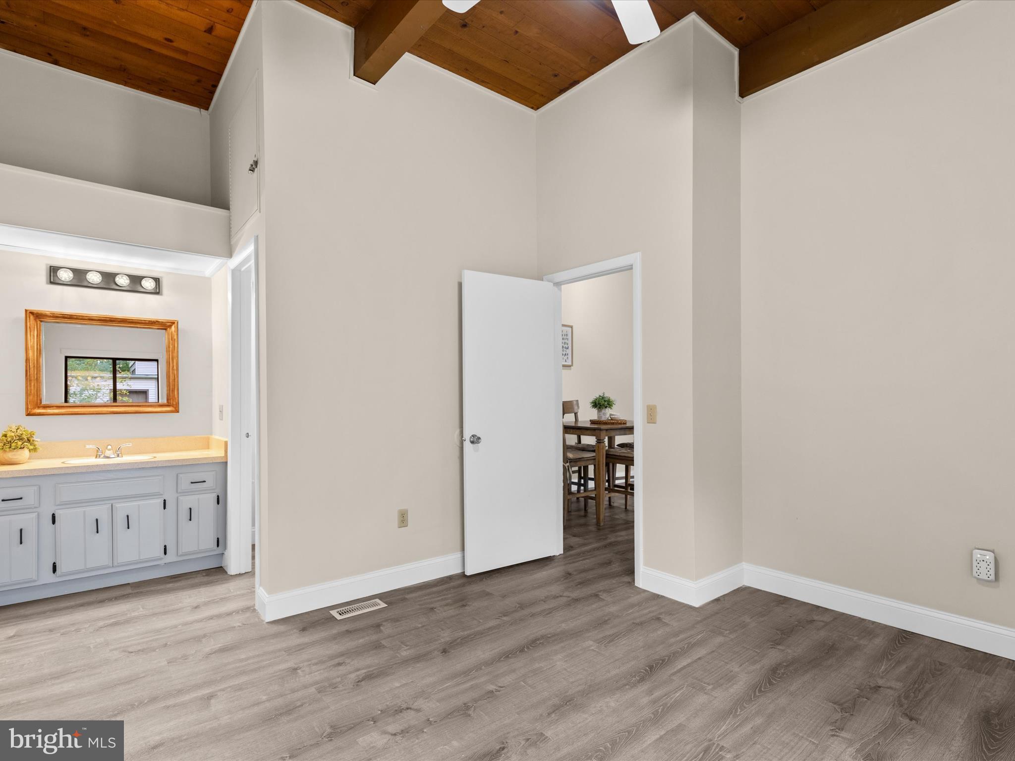 438 Ocean Parkway, Unit 4 Berlin, MD 21811 - Photo 22 of 81 Primary Bedroom