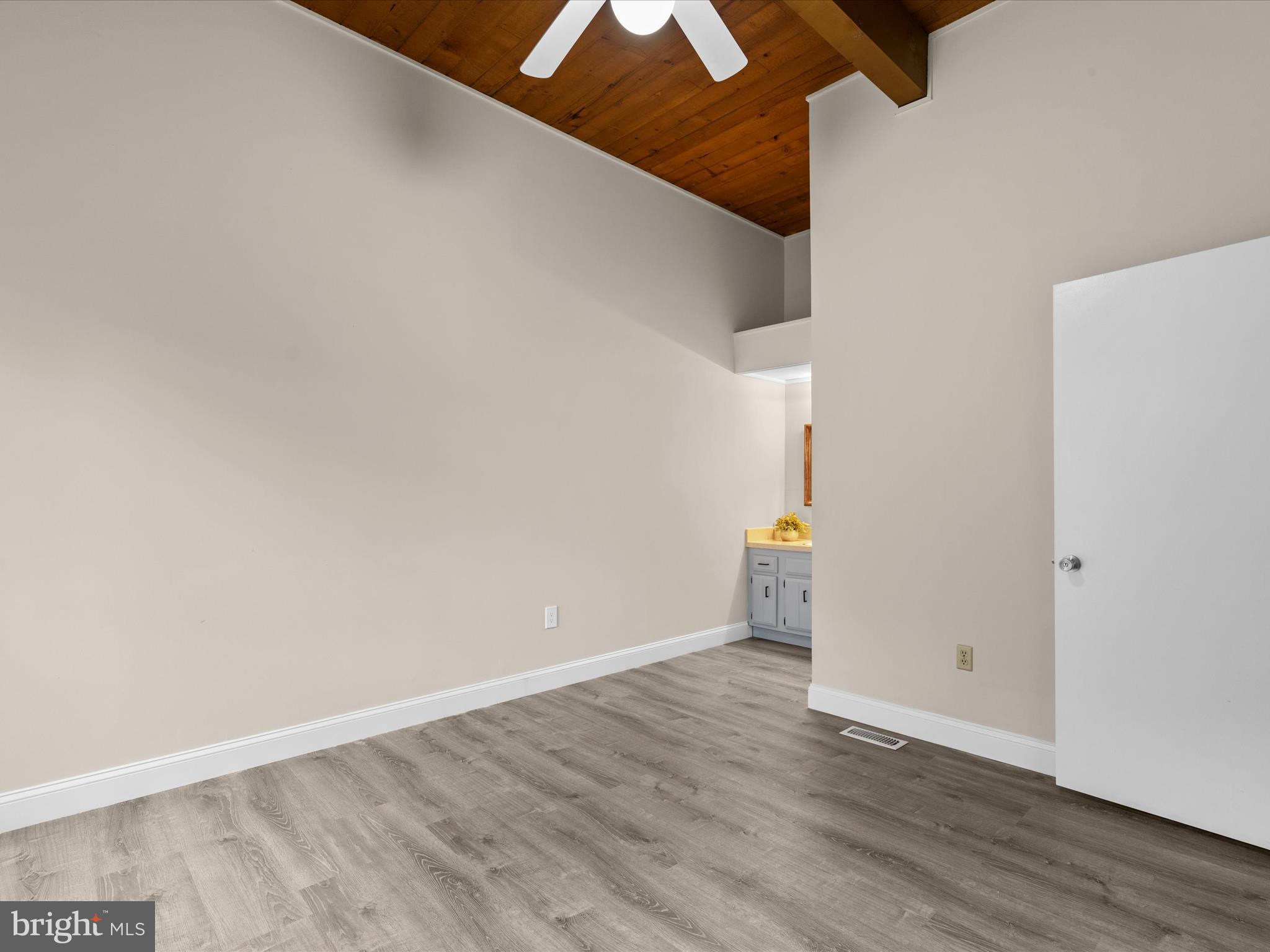 438 Ocean Parkway, Unit 4 Berlin, MD 21811 - Photo 25 of 81 Primary Bedroom